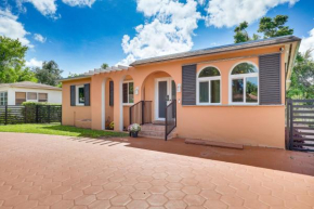 11 Mi to South Beach Home with Screened Porch!